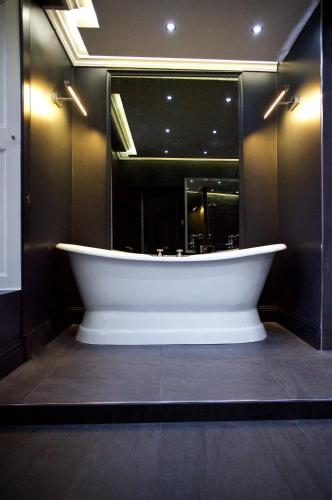 Estate Suite Mansion House