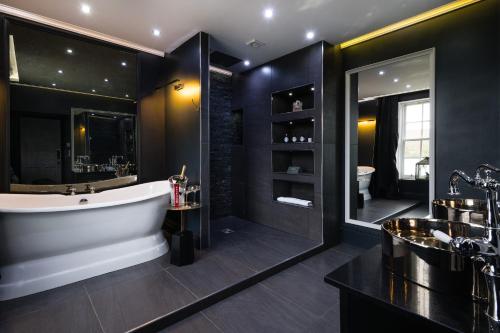 Estate Suite Mansion House