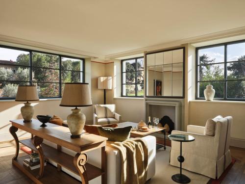 Deluxe King Suite