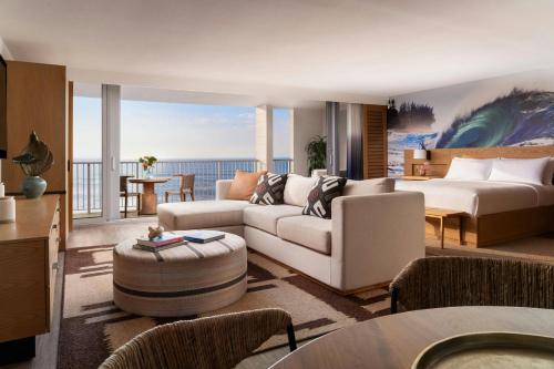 Ocean Front King Suite with Sofa Bed - Mobility/Hearing Accessible with Roll-In Shower