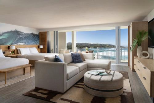 Ocean Front Queen Suite with Sofa Bed - Mobility/Hearing Accessible with Roll-In Shower