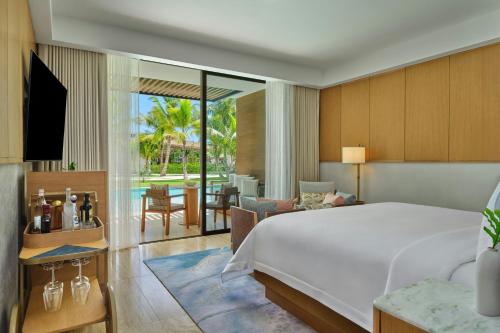 King Room with Pool Access