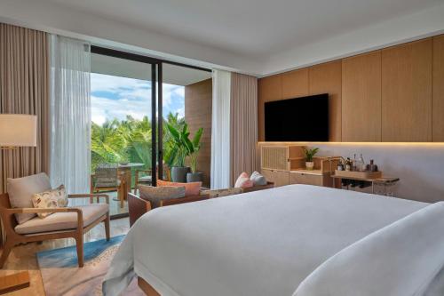 Deluxe King Room with Balcony and Partial Ocean View