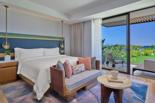 One-Bedroom King Suite with Balcony