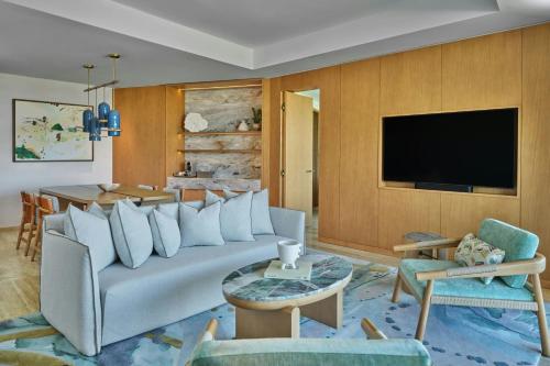 One-Bedroom King Suite with Balcony