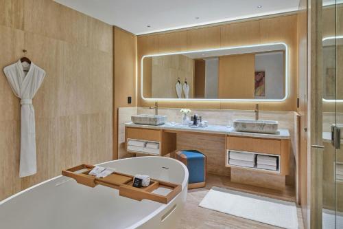 Deluxe Queen Room with Two Queen Beds Pool side