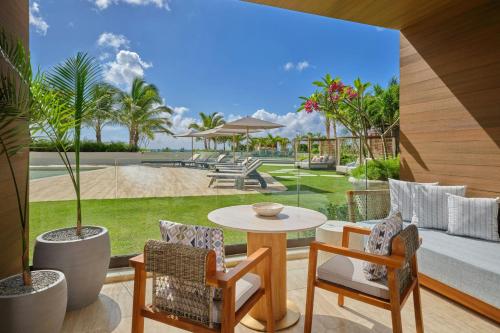 Deluxe Queen Room with Two Queen Beds Pool side