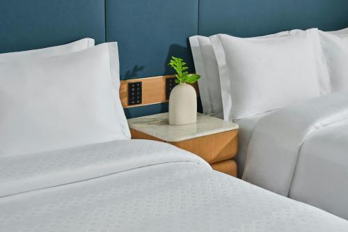 Grand Luxe Queen Room with Two Queen Beds and Balcony - Ocean View