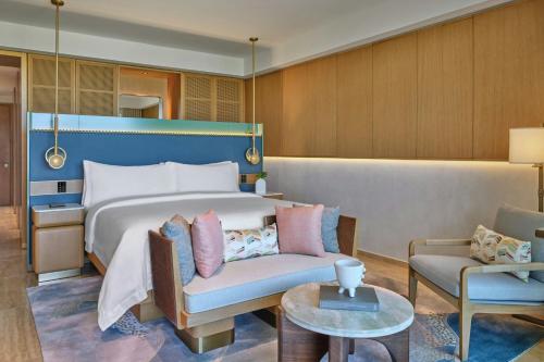 Deluxe King Room - Pool Side