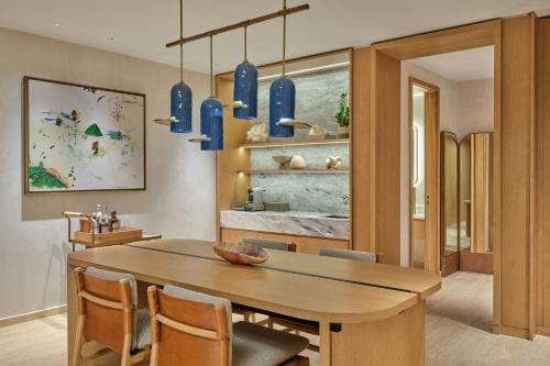 One-Bedroom King Suite with Pool Access
