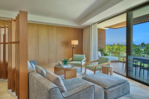 One-Bedroom King Suite with Ocean View and Balcony