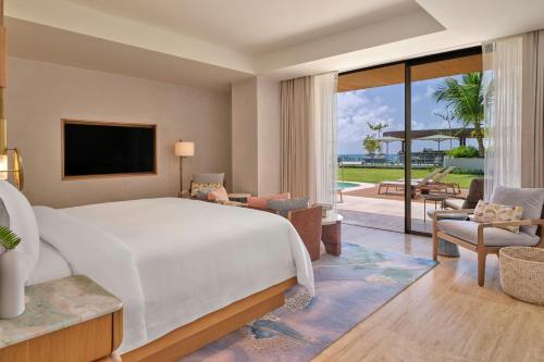 One-Bedroom King Suite with Private Pool 