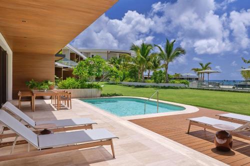 One-Bedroom King Suite with Private Pool 
