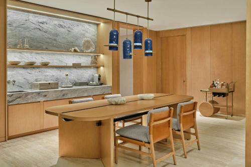 One-Bedroom King Suite with Private Pool 