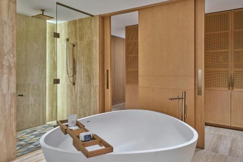 One-Bedroom King Suite with Ocean View and Beach Front