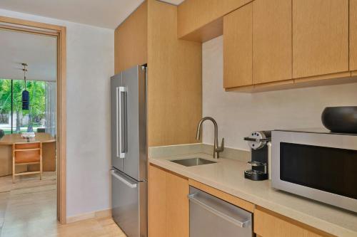 One-Bedroom King Suite with Ocean View and Beach Front