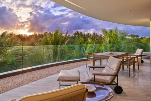 Signature One-Bedroom King Suite with Partial Ocean View