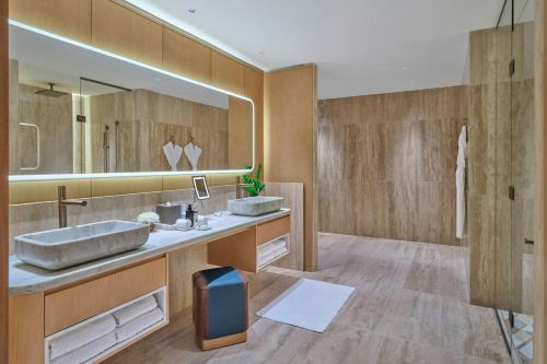 Signature One-Bedroom King Suite with Partial Ocean View