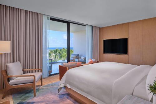 Royal One-Bedroom King Suite with Ocean View and Balcony