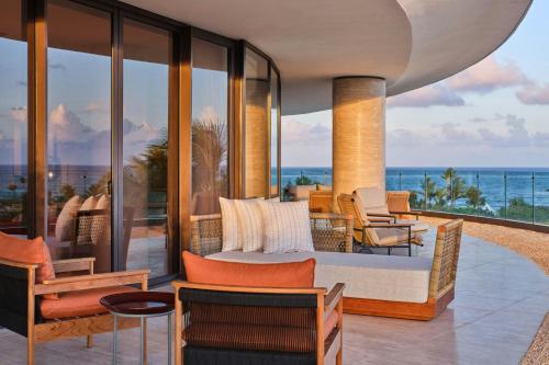 Royal One-Bedroom King Suite with Ocean View and Balcony