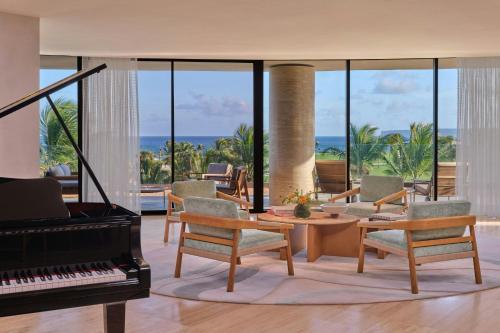 Royal One-Bedroom King Suite with Ocean View and Balcony
