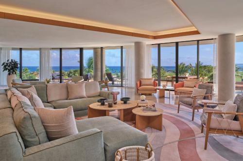 Royal One-Bedroom King Suite with Ocean View and Balcony