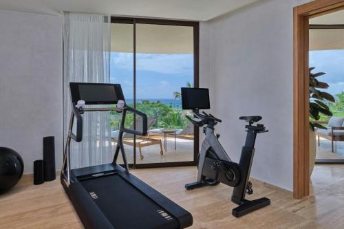 Royal One-Bedroom King Suite with Ocean View and Balcony