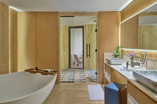 One-Bedroom Presidential Suite with Ocean View and Balcony