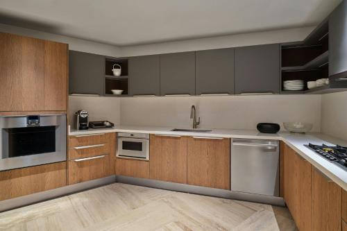 One-Bedroom Presidential Suite with Ocean View and Balcony