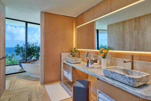 One-Bedroom Presidential Suite with Ocean View and Balcony