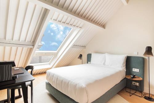 Mansard Deluxe
