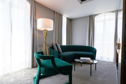 Grand Deluxe