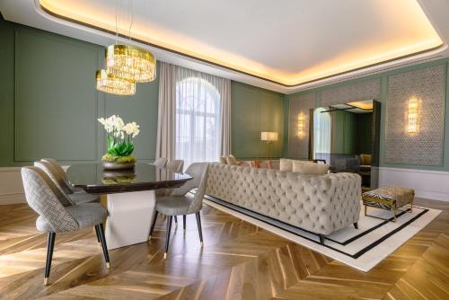 Suite Amoure with Jacuzzi