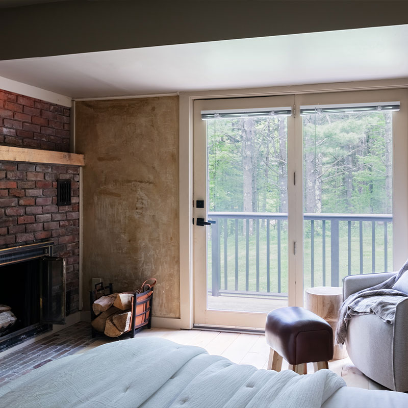 King with Fireplace