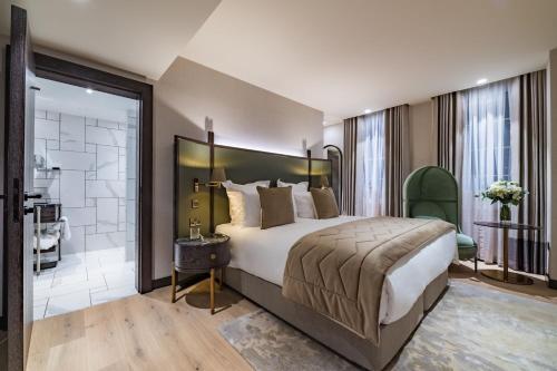 King Room - Arthur Hope