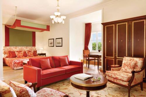 Grand Deluxe, Larger Guest room, 1 King, Garden view