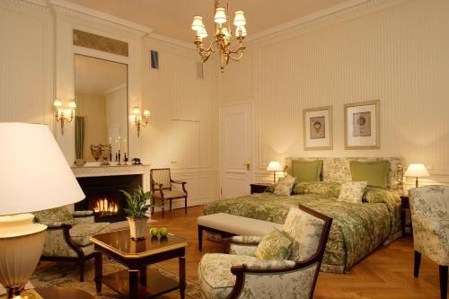 Grand Deluxe, Larger Guest room, 1 King, Garden view