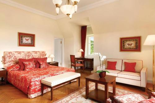 Deluxe Guest Room, 1 King, Garden View