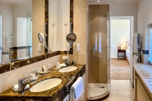 Classic Double, Guest room, 1 Queen, Garden view