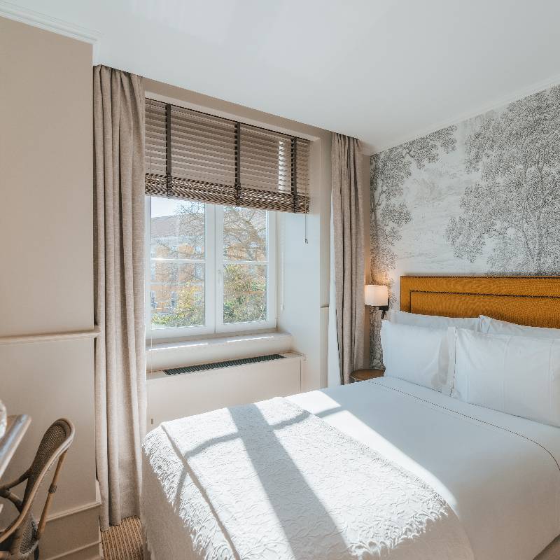 Mini Deluxe Room