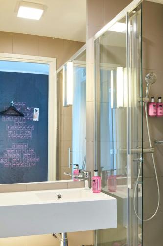 Moxy Twin Sleeper, Guest room, 2 Twin/Single Bed(s)