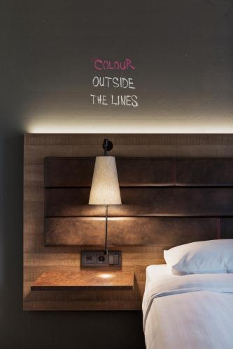 Moxy Sleeper with Queensize Bed
