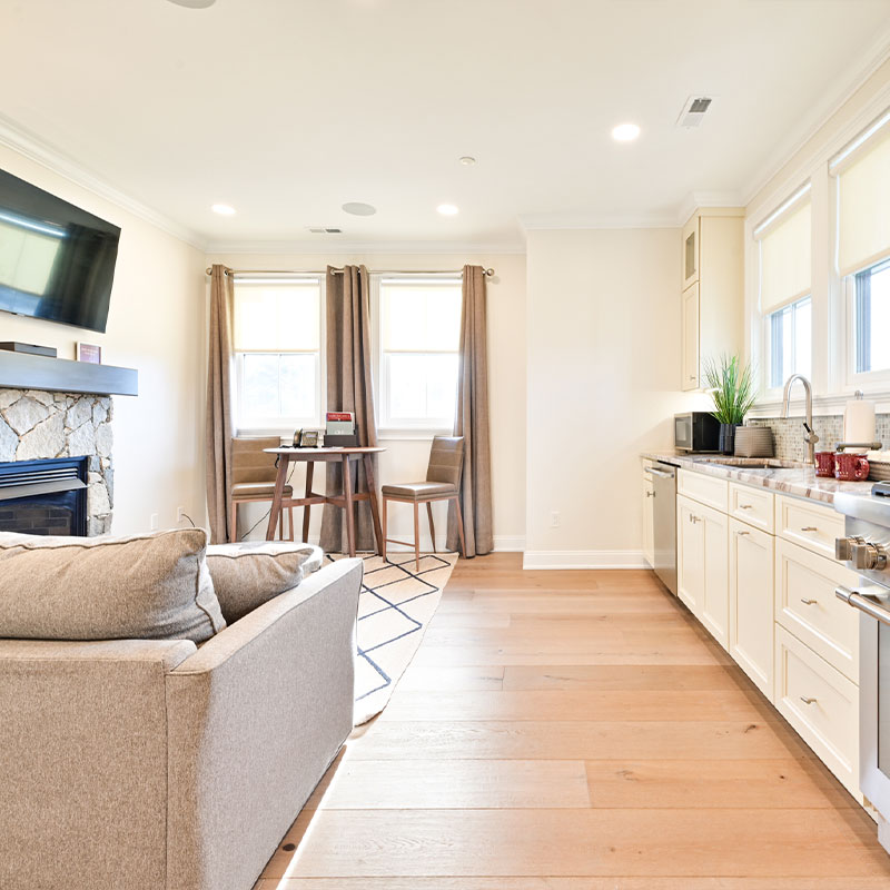 Hilltop Standard Queen Suite