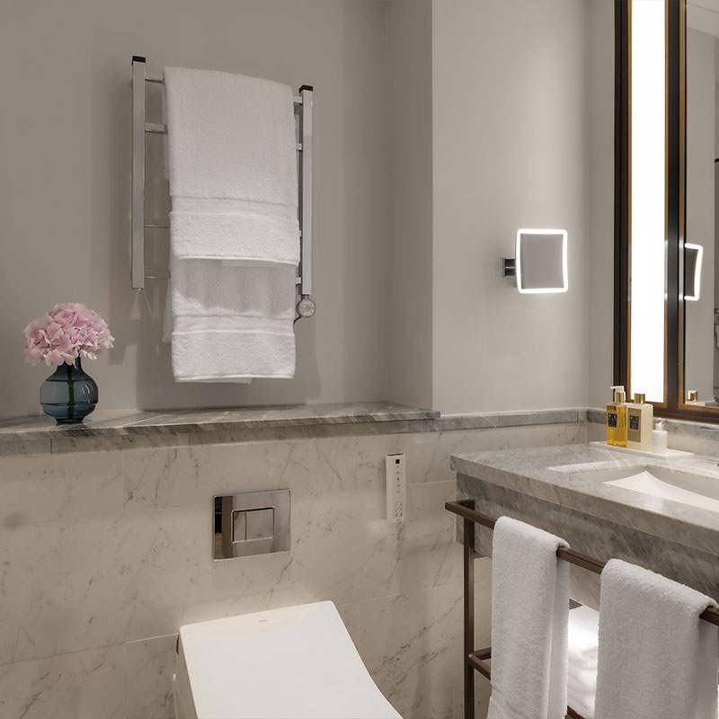 King Deluxe with Grosvenor Square View 