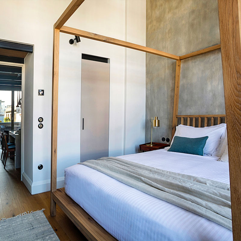King Suite with Balcony L2