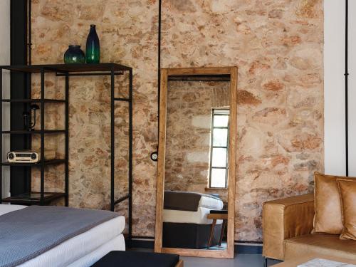 Lemon - Superior Courtyard Suite