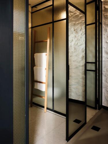 Lemon - Superior Courtyard Suite