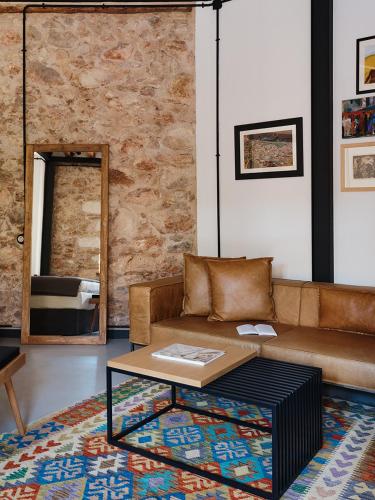 Lemon - Superior Courtyard Suite