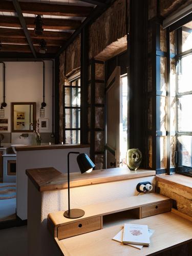 Lemon - Superior Courtyard Suite