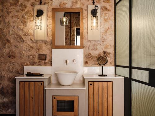 Elea - Deluxe Courtyard Suite
